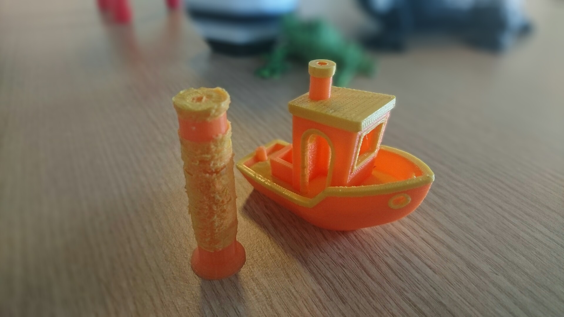  Note the messy throw-away tower that assists the perfect #3DBenchy print 