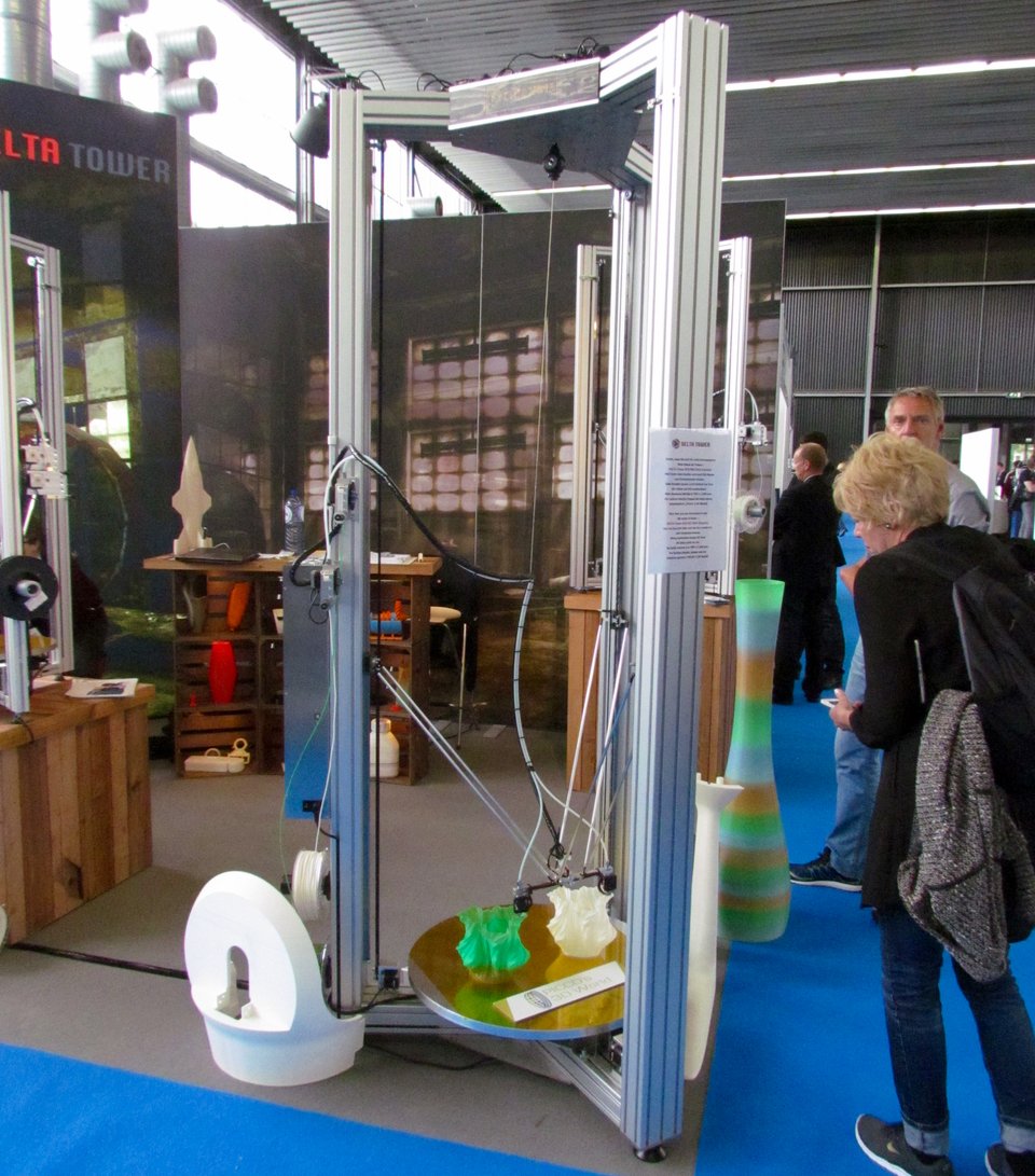  An enormously tall 3D printer from Deltatower 