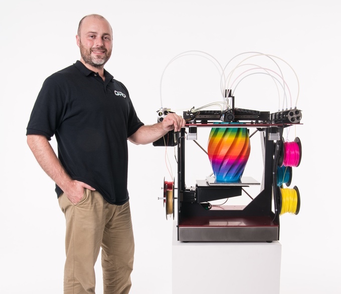  The RoVa4D full color desktop 3D printer 