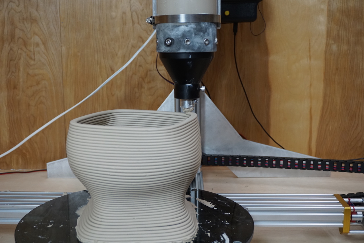  The PotterBot V4.5 laying down some clay 