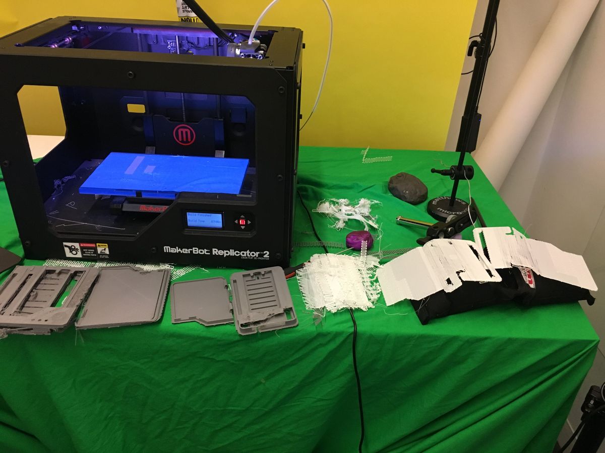  Challenging 3D printing on an older MakerBot Replicator 