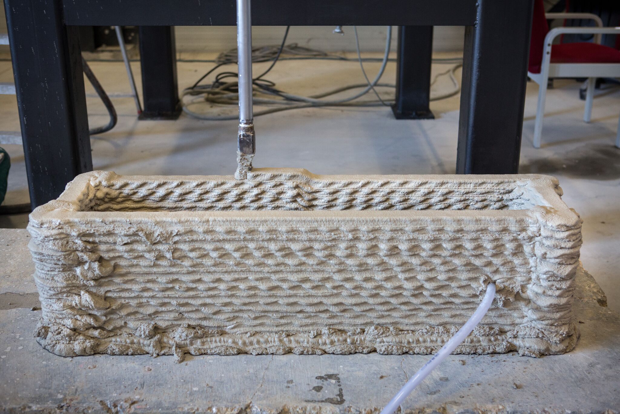  Detail of Heijmans' concrete 3D printer during extrusion 