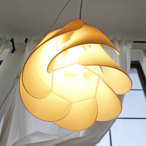  Anna Flower 3D printed lampshade - lit 