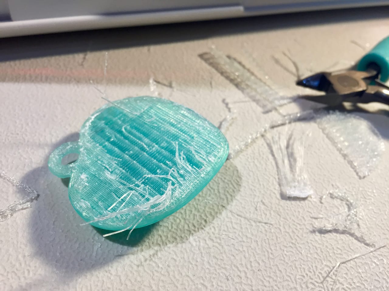 Removing hard-to-peel raft bits from a 3D print on the da Vinci Jr. 2.0 Mix 