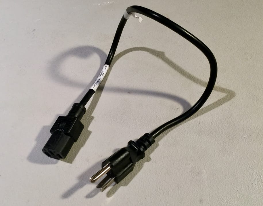  A surprisingly short power cord for the XYZprinting da Vinci Jr. 2.0 Mix, until I realized what it was really for 