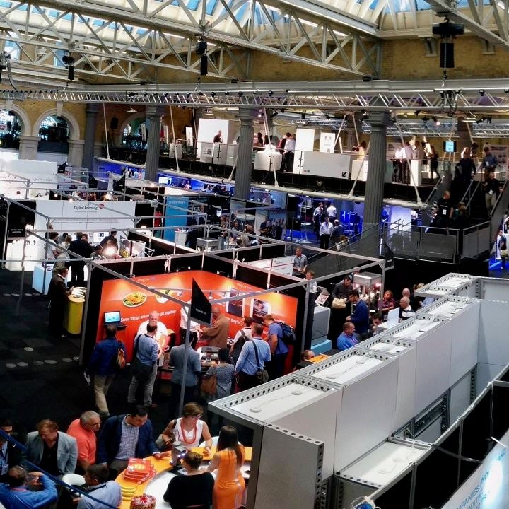  An overview of the industry — bird’s eye view of a 3D printing event [Image: Julie Reece] 