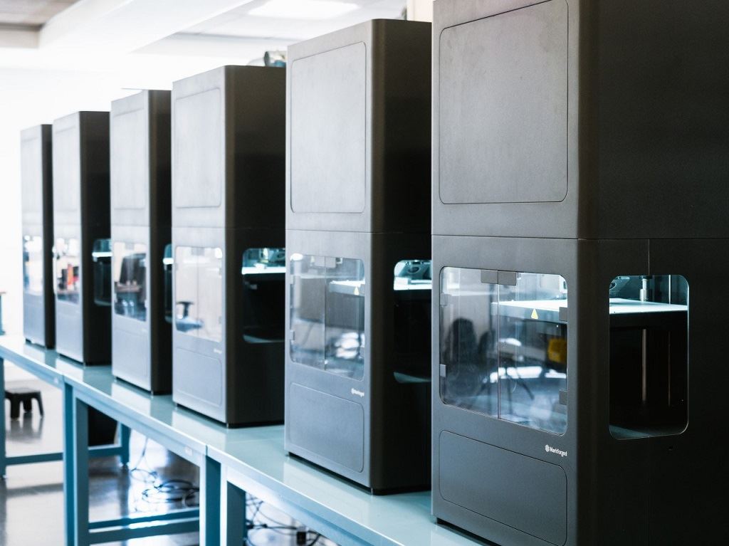 Metal And Carbon Fiber 3D Printer Farms