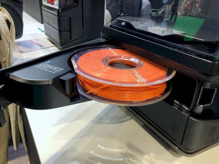  The MakerBot Method X’s filament spools are hidden underneath [Source: Fabbaloo] 