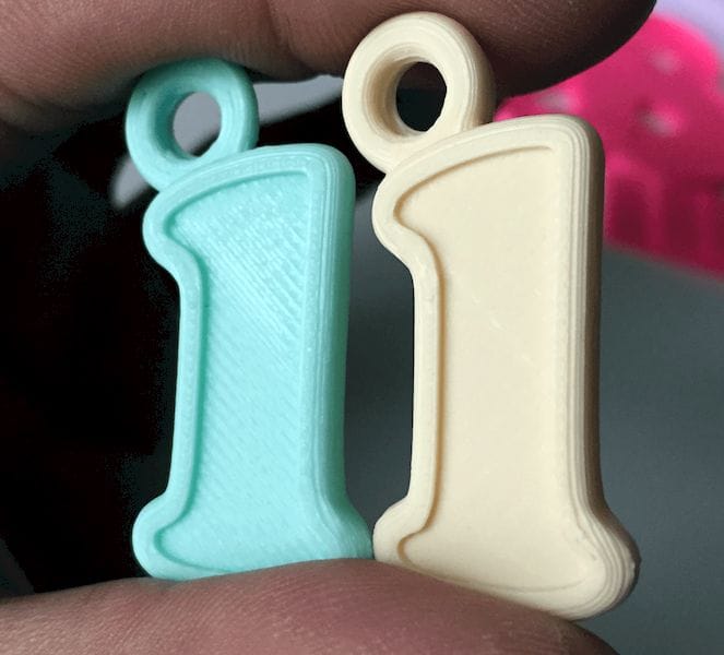 Normal print on the left, a “neosanded” part on the right [Source: Ultimaker] 
