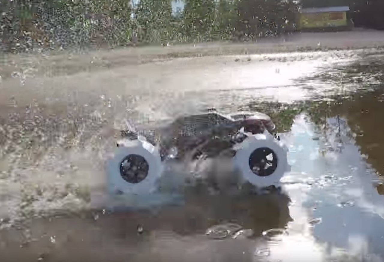  These 3D printed tires enable this RC car to zoom across water 