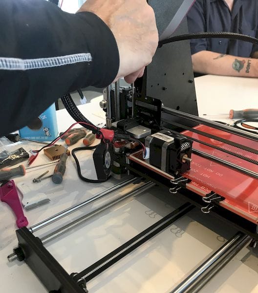  Repairing the broken 3D printer [Source: Nicole Woelke] 