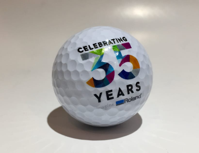  A golf ball with curved surface showing precise color prints by Roland 