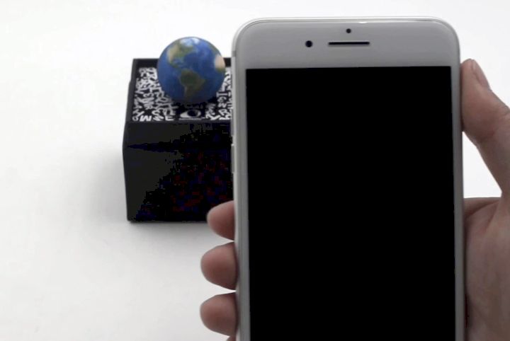  The Solar System Mini Set includes an augmented reality app [Source: AstroReality] 