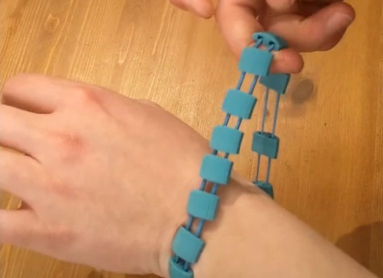 Design of the Week: Embedded Rubber Band