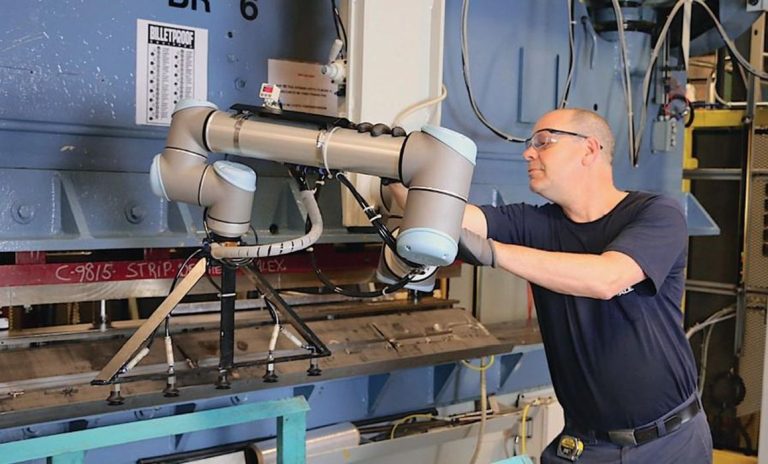 Streamlining Manufacturing with Cobots and 3D Printing