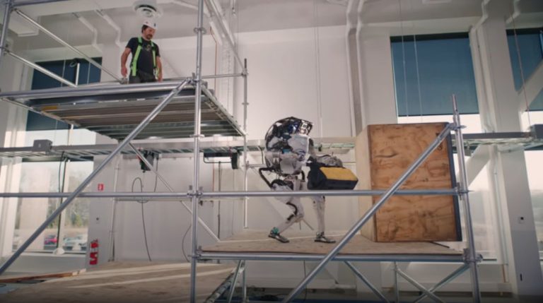 From Cobots to Humanoids: The Evolution of Robots in Warehouses