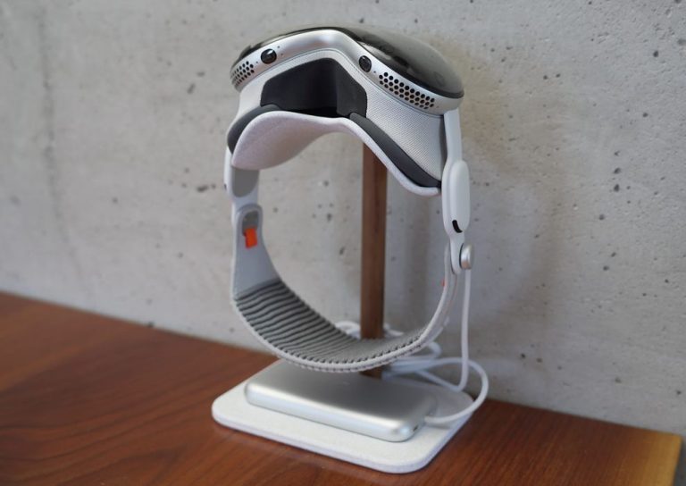 Design of the Week: Apple Vision Pro Stand