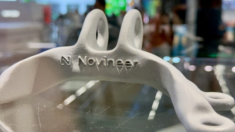 Novineer: Topology Optimization with Editable CAD Models